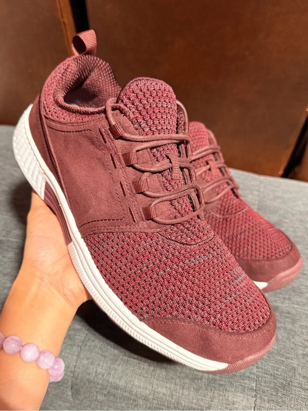 Orthofeet Women's size 10wide Orthopedic Sneakers Burgundy Maroon Comfort